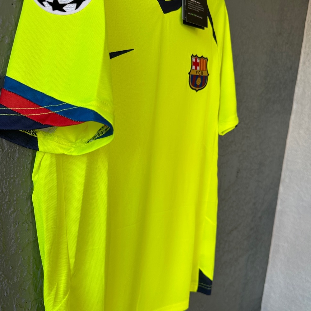 Barcelona Ronaldinho 2005/06 Soccer Jersey Yellow - Picture 3 of 6